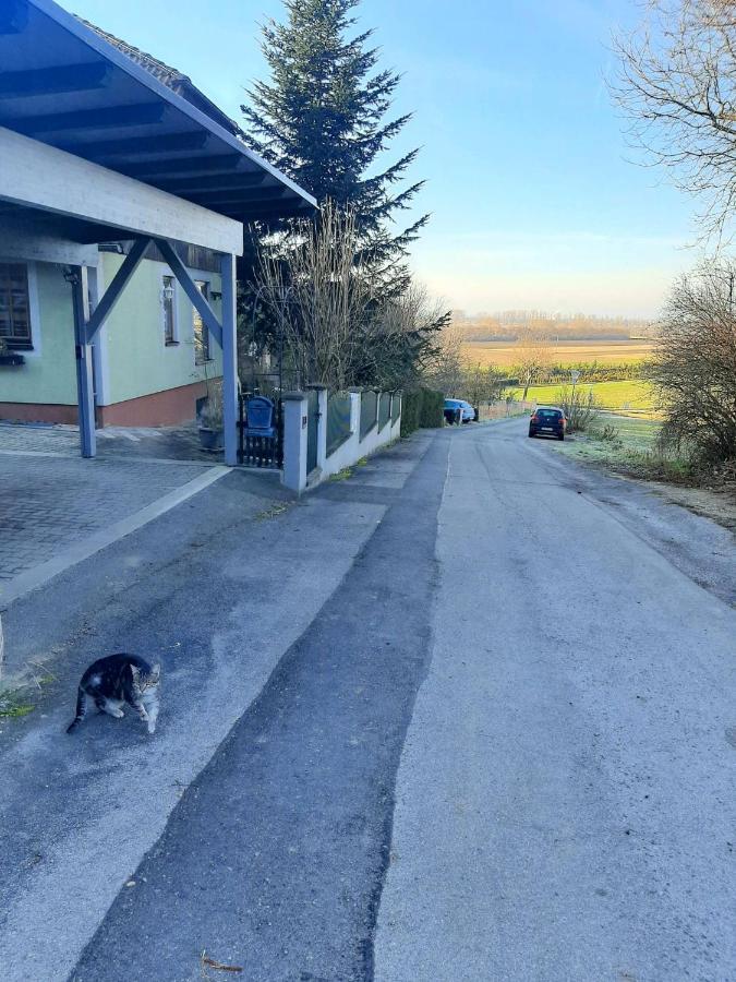 B&B Family Basement Apartment, Breakfast, Free Parking, 5Km From Tulln Chorherrn Extérieur photo
